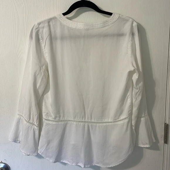 Cloth & Stone Anthropologie Bell Sleeve White Blouse Size XS Measures Oversized - Picture 6 of 8